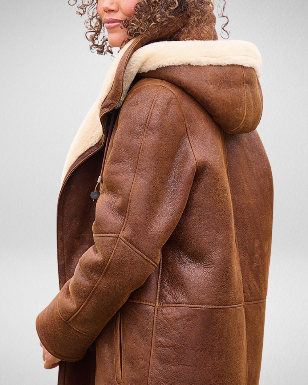 Damski płaszcz zimowy z kapturem i sztuczną owczą skórą, luźny krój